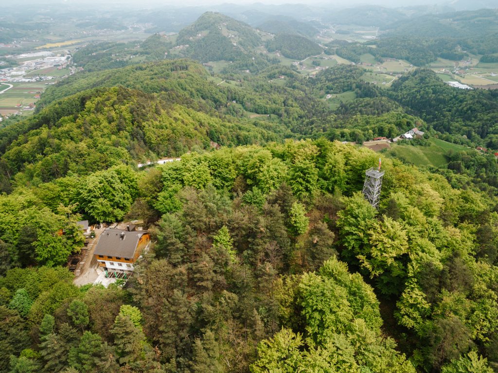 Planinski dom na Resevni, posnetek iz ptičje perspektive
