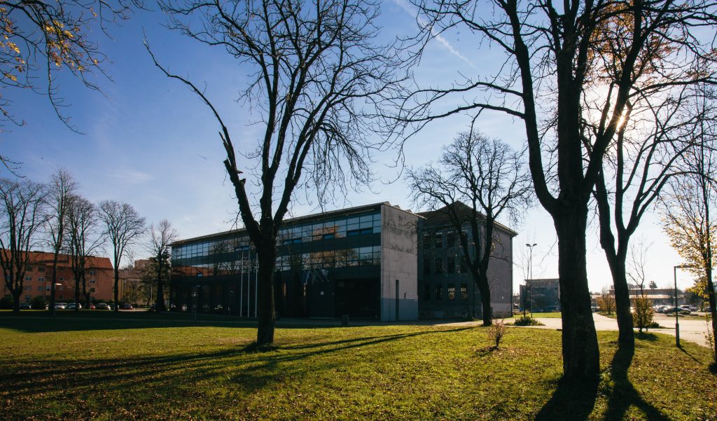 IC Piramida Maribor, Srednja šola za prehrano in živilstvo, fotografija zunanjosti šole