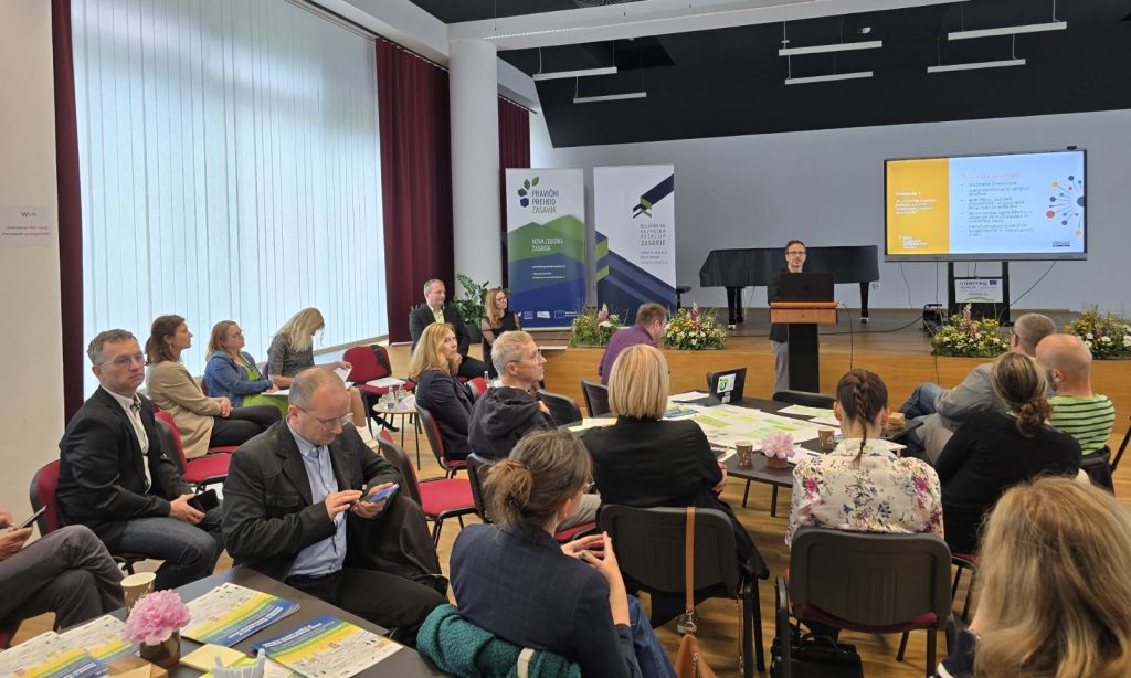 Občinstvo na Potujoči pisarni evropskih sredstev v Zasavju