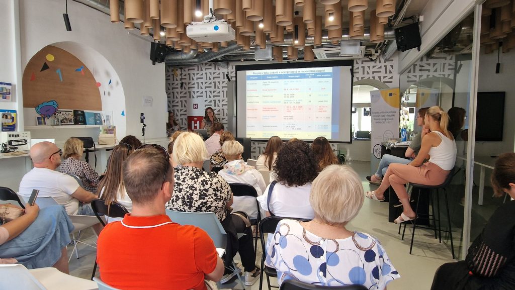 Udeleženci Potujoče pisarne evropskih sredstev v Kopru