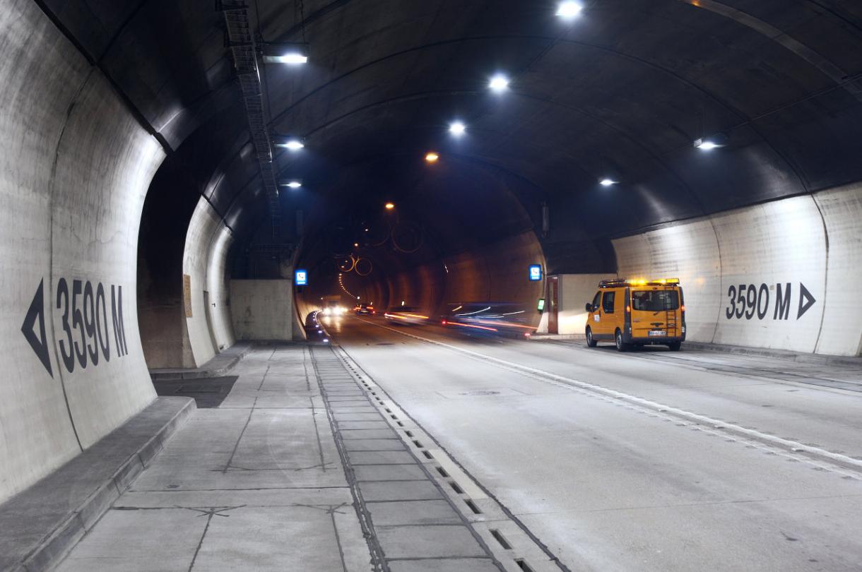 Notranjost tunela Karavnake