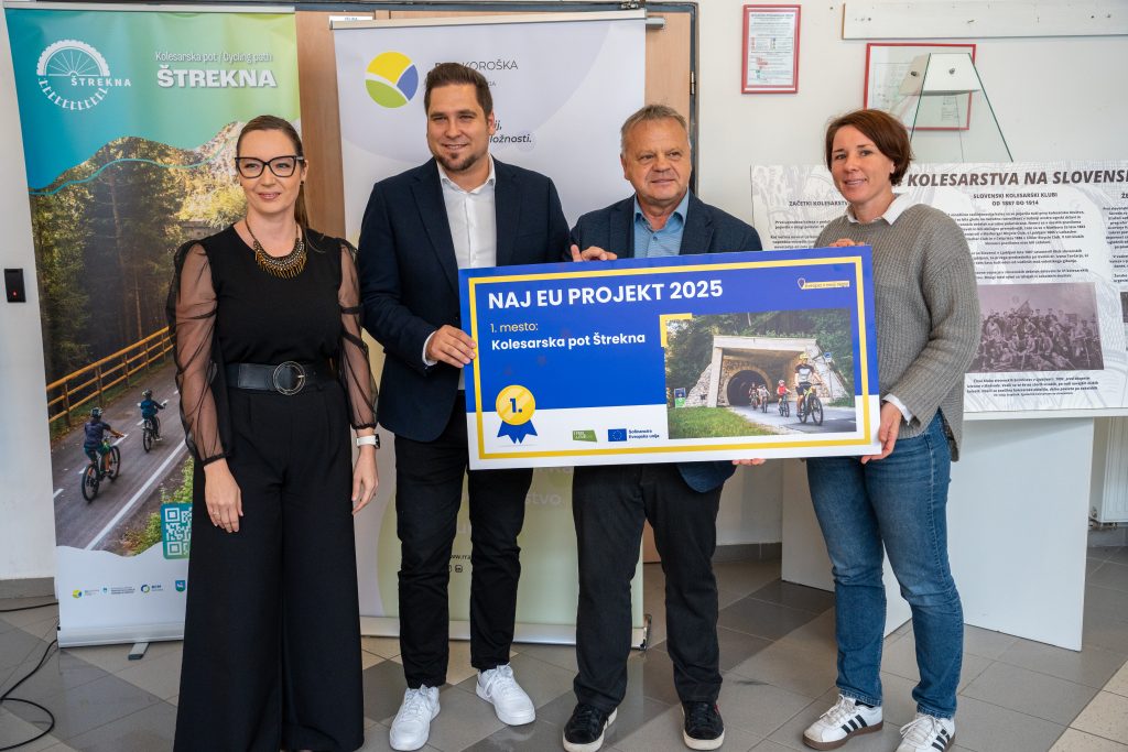 Podelitev plakete na predstavitvenemu dogodku kolesarke poti Štrekna