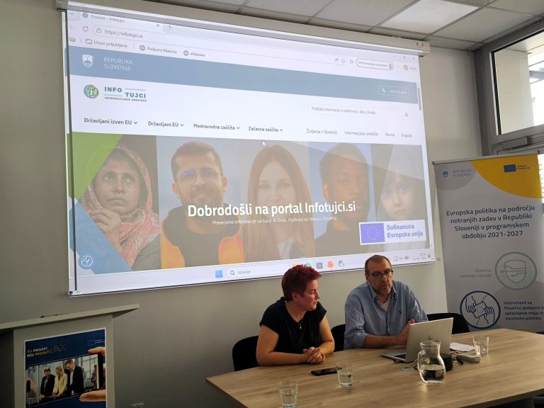Fotografija z dogodka Infotujci, tiskovna konferenca