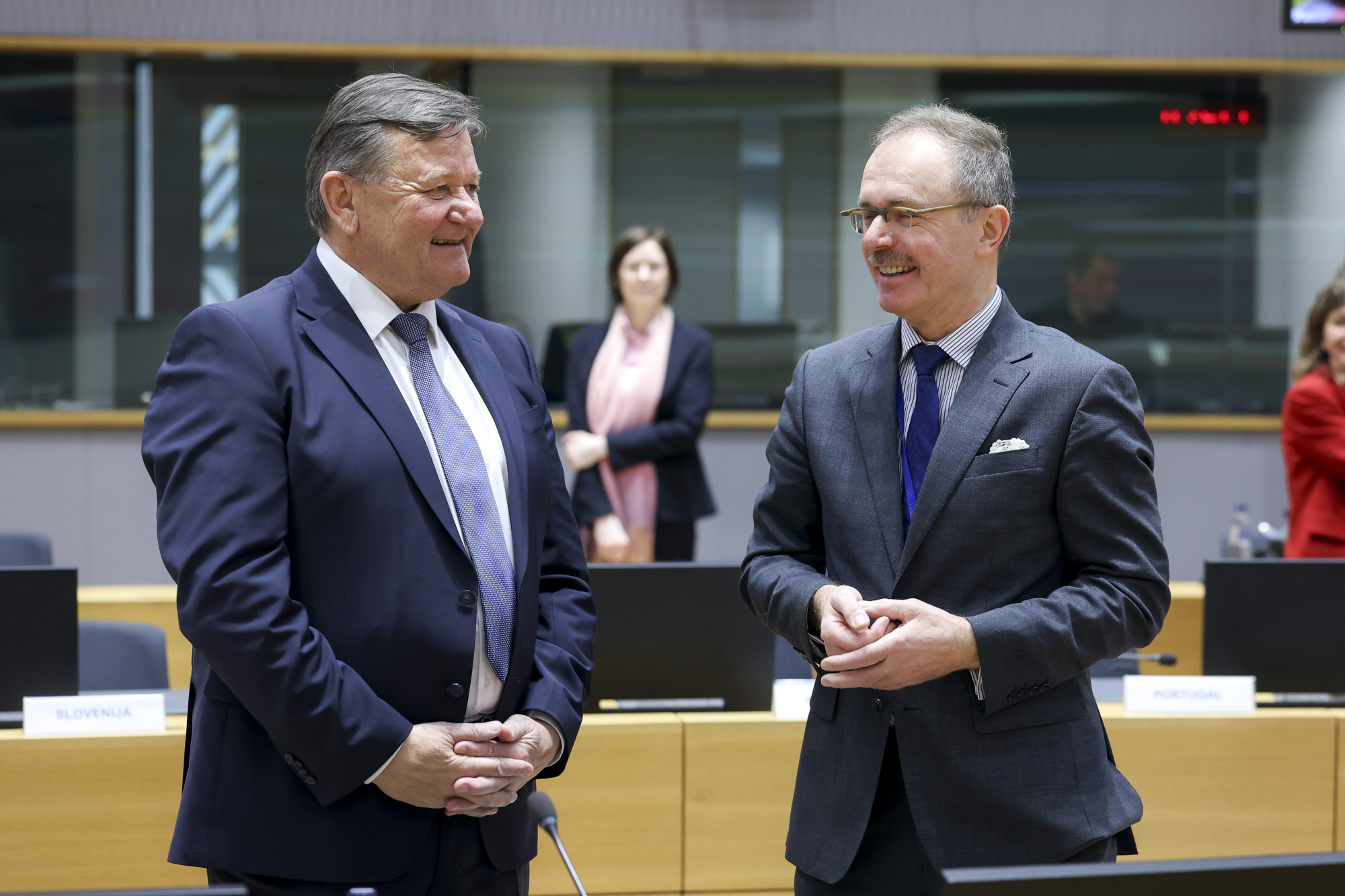 Minister dr. Jevšek na zasedanju.